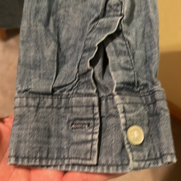 Old Navy women’s 100% cotton denim shirt - Picture 4 of 7